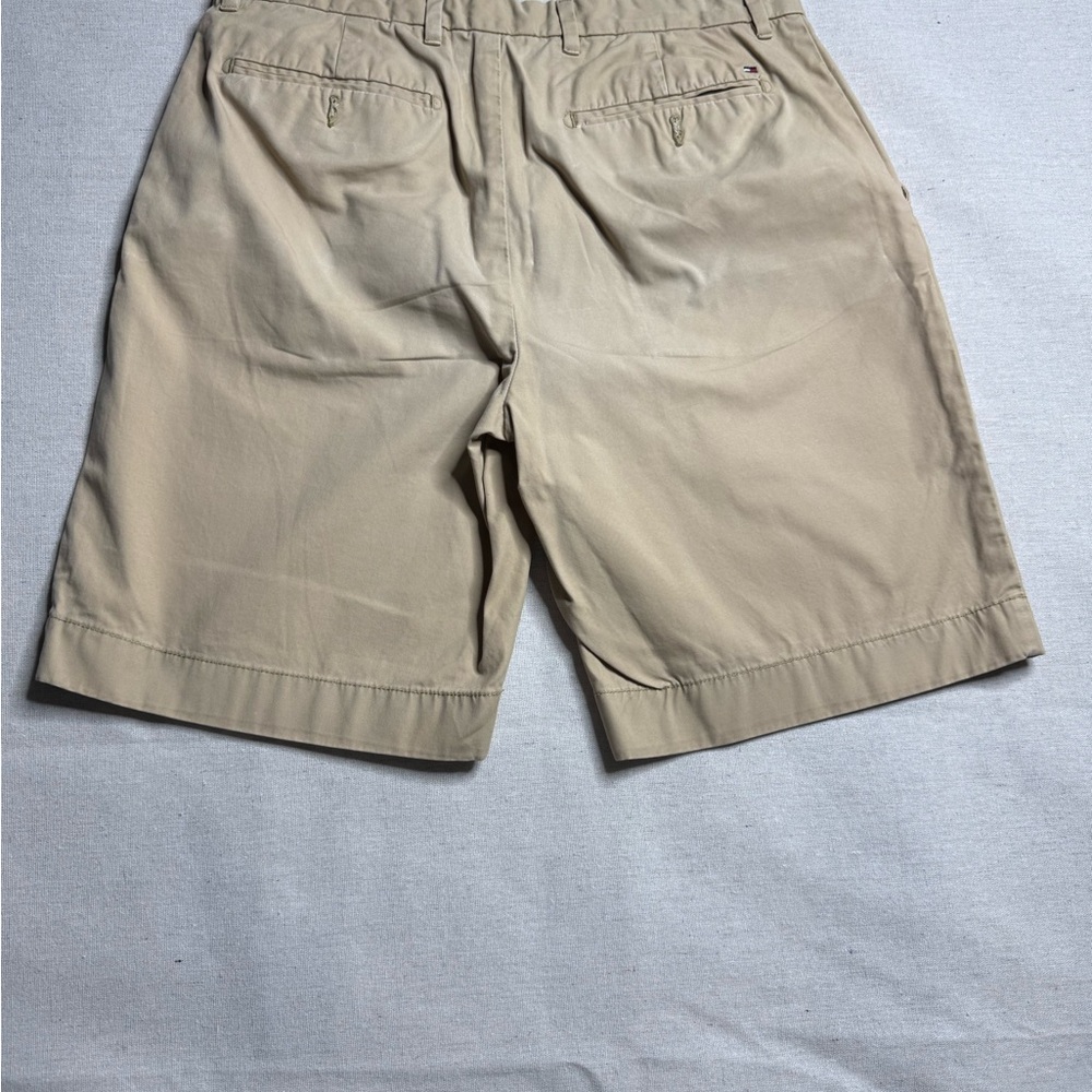 Tommy Hilfiger Men's Khaki chino Shorts SZ 33 - Picture 2 of 5